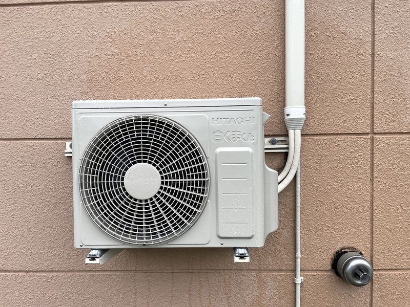 美幌町 日立室外機 接写（HITACHI ロゴ・EKシリーズ寒冷地仕様）