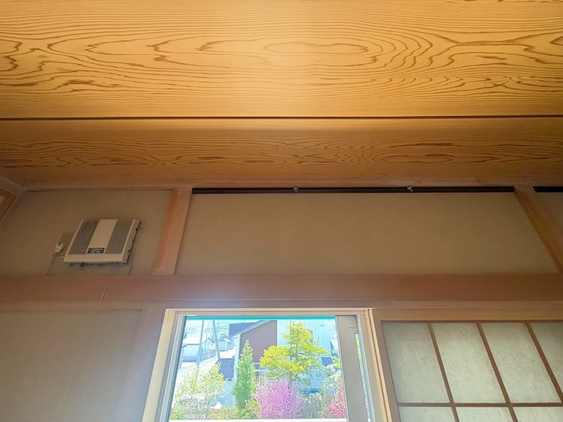 遠軽町 施工前：2階和室の壁面 (欄間・木造・室内機取付前)