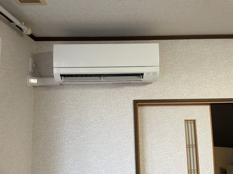 北見市中央三輪 三菱霧ヶ峰GV2825 室内機設置完了（同じカーテン側壁面）